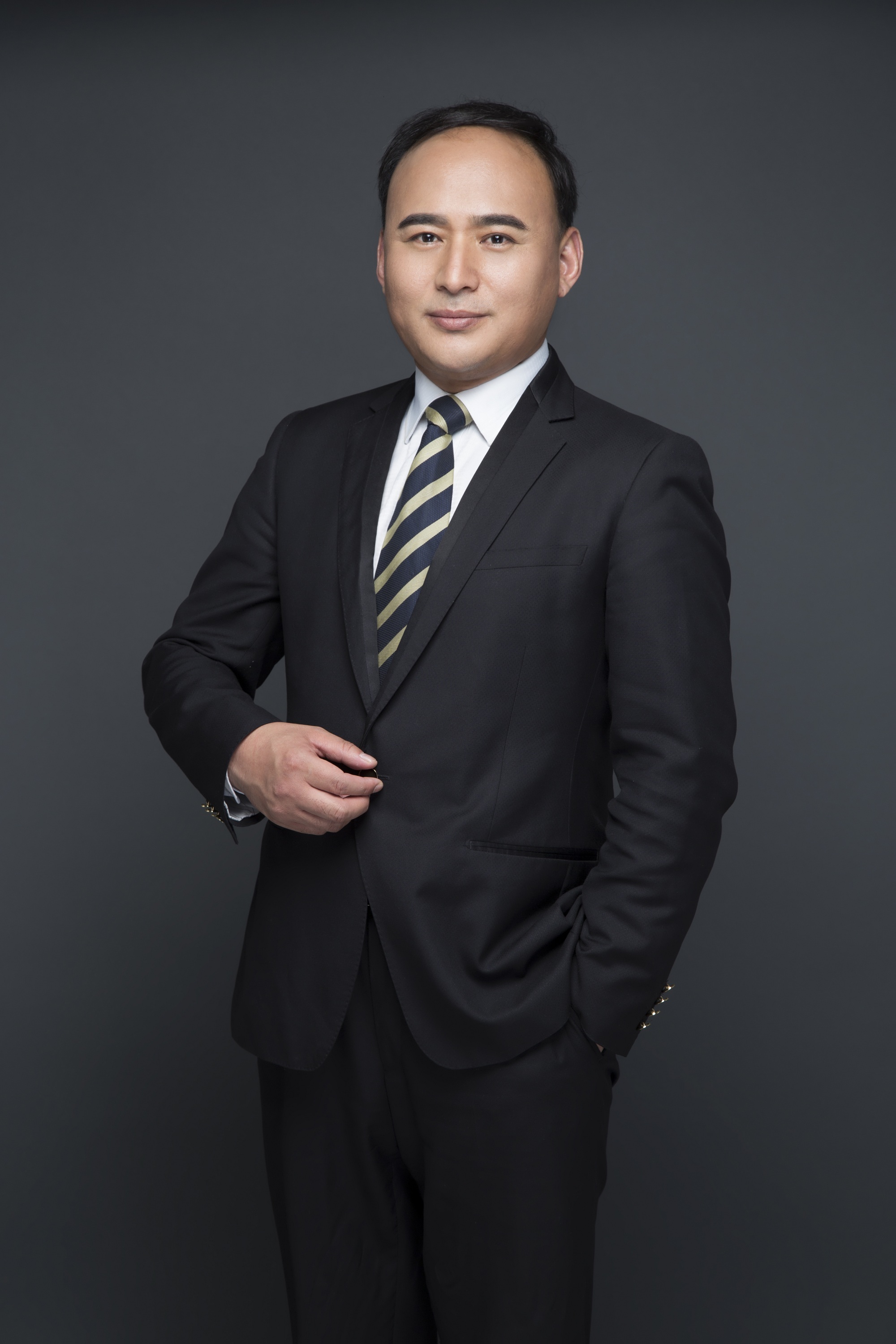 邓华英 灯光与摄影艺术负责人